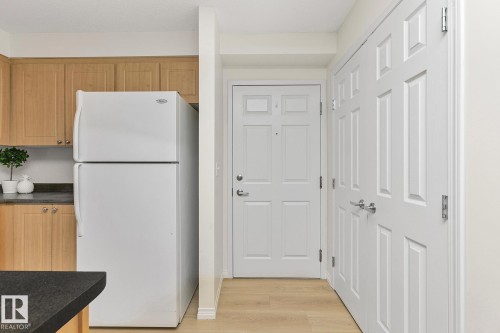 112 630 Mcallister Loop, Edmonton, AB - Indoor Photo Showing Kitchen