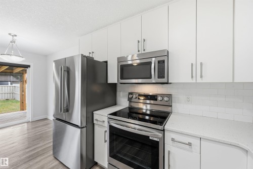3607 Atkinson Loop, Edmonton, AB - Indoor Photo Showing Kitchen With Stainless Steel Kitchen