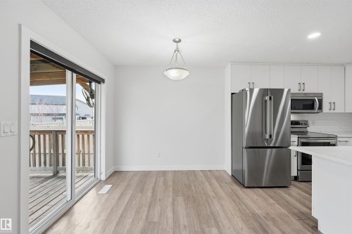 3607 Atkinson Loop, Edmonton, AB - Indoor Photo Showing Kitchen With Stainless Steel Kitchen