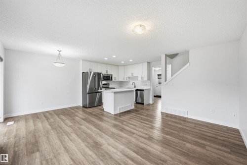 3607 Atkinson Loop, Edmonton, AB - Indoor Photo Showing Kitchen