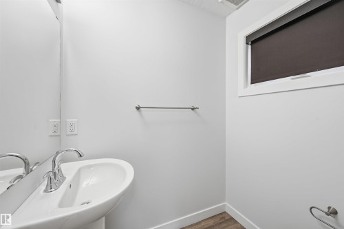3607 Atkinson Loop, Edmonton, AB - Indoor Photo Showing Bathroom