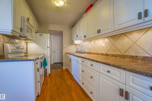 1703 12303 Jasper Avenue, Edmonton, AB - Indoor Photo Showing Kitchen