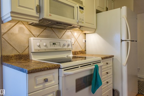 1703 12303 Jasper Avenue, Edmonton, AB - Indoor Photo Showing Kitchen