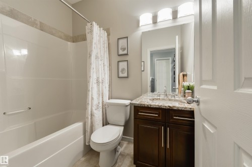 8504 16A Avenue, Edmonton, AB - Indoor Photo Showing Bathroom