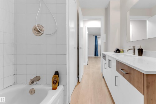 16115 100A Avenue, Edmonton, AB - Indoor Photo Showing Bathroom