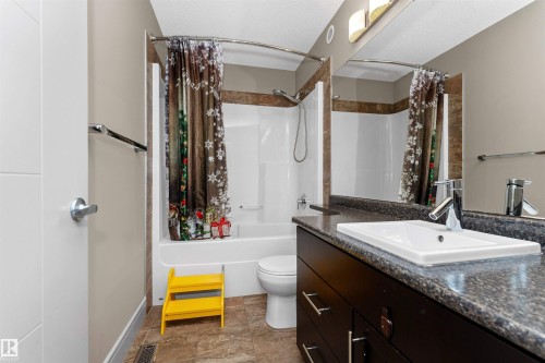 3856 Agar Green, Edmonton, AB - Indoor Photo Showing Bathroom