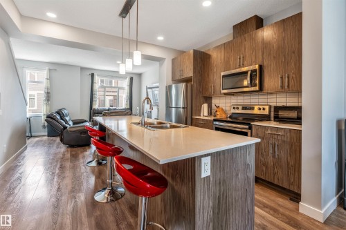 57 2215 24 Street, Edmonton, AB - Indoor Photo Showing Kitchen With Double Sink With Upgraded Kitchen