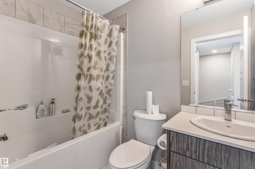 57 2215 24 Street, Edmonton, AB - Indoor Photo Showing Bathroom