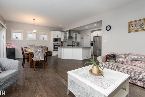 9715 205 Street, Edmonton, AB - Indoor