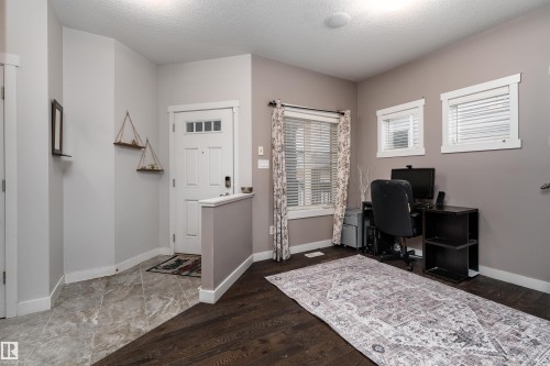 9715 205 Street, Edmonton, AB - Indoor