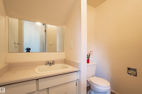 5388 38A Avenue, Edmonton, AB - Indoor Photo Showing Bathroom
