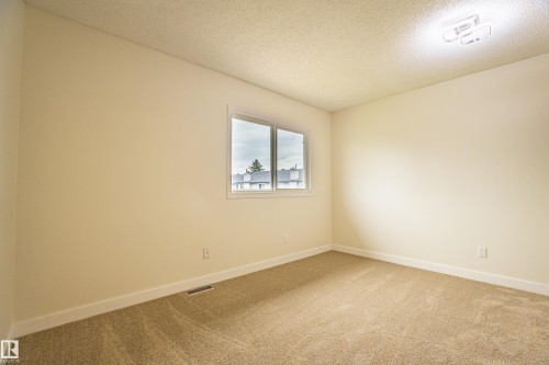 5388 38A Avenue, Edmonton, AB - Indoor Photo Showing Other Room