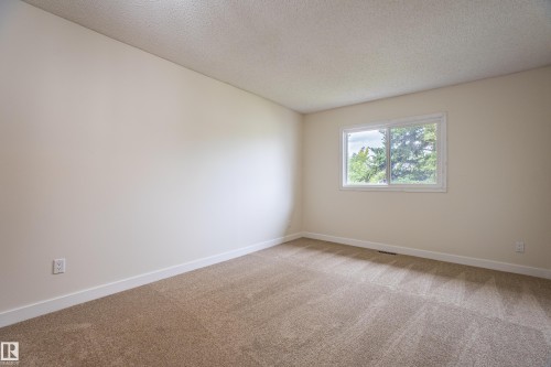 5388 38A Avenue, Edmonton, AB - Indoor Photo Showing Other Room