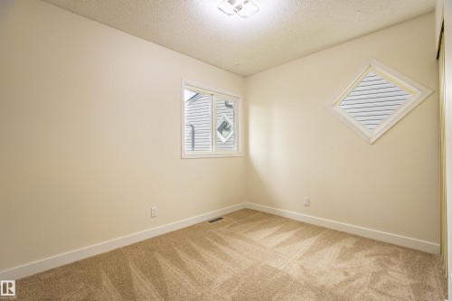 5388 38A Avenue, Edmonton, AB - Indoor Photo Showing Other Room