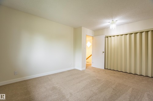 5388 38A Avenue, Edmonton, AB - Indoor Photo Showing Other Room