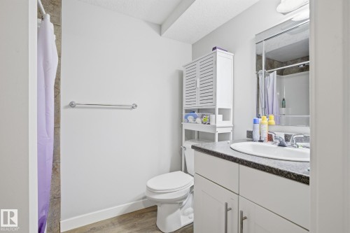 15331 104 Avenue, Edmonton, AB - Indoor Photo Showing Bathroom