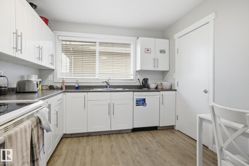 15331 104 Avenue, Edmonton, AB - Indoor Photo Showing Kitchen