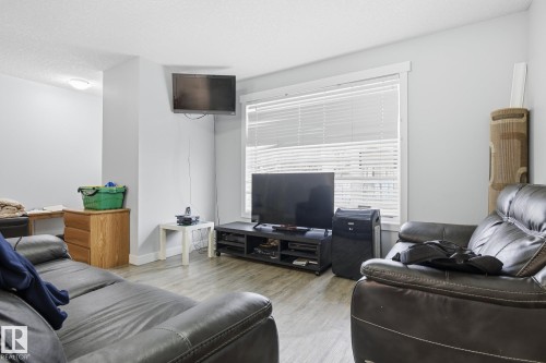 15331 104 Avenue, Edmonton, AB - Indoor Photo Showing Living Room