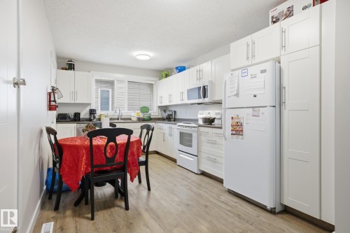 15331 104 Avenue, Edmonton, AB - Indoor Photo Showing Kitchen