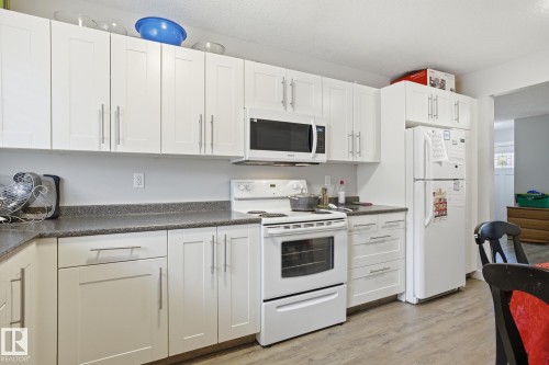 15331 104 Avenue, Edmonton, AB - Indoor Photo Showing Kitchen