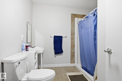 15331 104 Avenue, Edmonton, AB - Indoor Photo Showing Bathroom