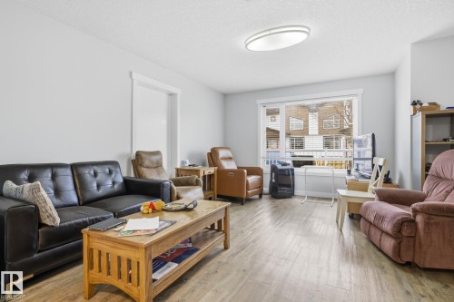 15331 104 Avenue, Edmonton, AB - Indoor Photo Showing Living Room