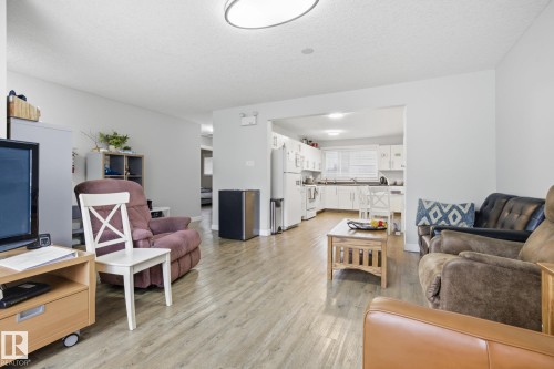 15331 104 Avenue, Edmonton, AB - Indoor Photo Showing Living Room