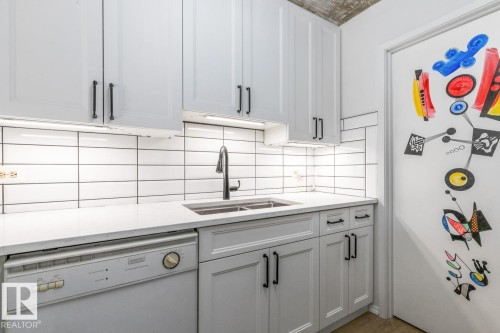 701 10011 123 Street, Edmonton, AB - Indoor Photo Showing Kitchen With Double Sink With Upgraded Kitchen