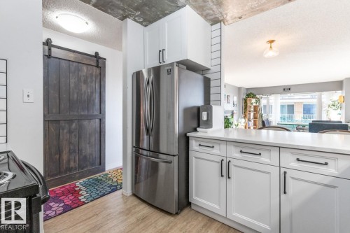 701 10011 123 Street, Edmonton, AB - Indoor Photo Showing Kitchen