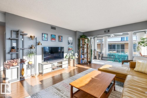 701 10011 123 Street, Edmonton, AB - Indoor Photo Showing Living Room