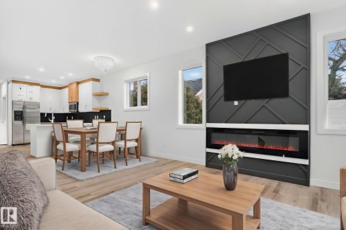 11927 90 Street, Edmonton, AB - Indoor Photo Showing Living Room