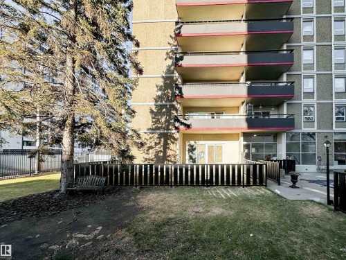 101 10140 120 Street, Edmonton, AB - Outdoor