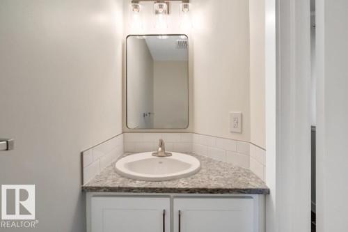3317 139 Avenue, Edmonton, AB - Indoor Photo Showing Bathroom