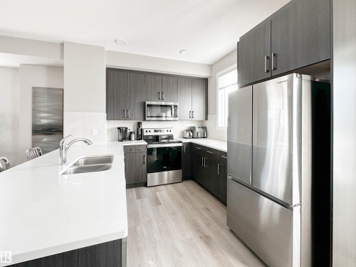 13 13139 205 Street, Edmonton, AB - Indoor Photo Showing Kitchen With Double Sink With Upgraded Kitchen