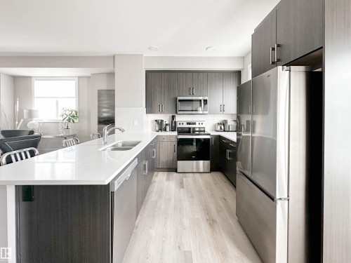 13 13139 205 Street, Edmonton, AB - Indoor Photo Showing Kitchen With Double Sink With Upgraded Kitchen
