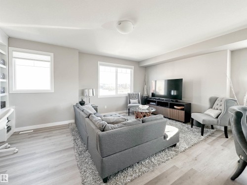 13 13139 205 Street, Edmonton, AB - Indoor Photo Showing Living Room