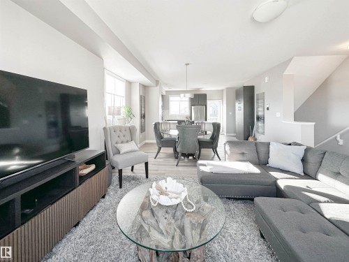 13 13139 205 Street, Edmonton, AB - Indoor Photo Showing Living Room