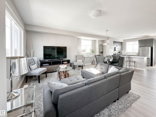 13 13139 205 Street, Edmonton, AB - Indoor Photo Showing Living Room