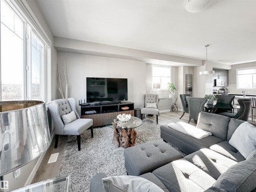 13 13139 205 Street, Edmonton, AB - Indoor Photo Showing Living Room