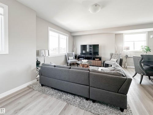 13 13139 205 Street, Edmonton, AB - Indoor Photo Showing Living Room