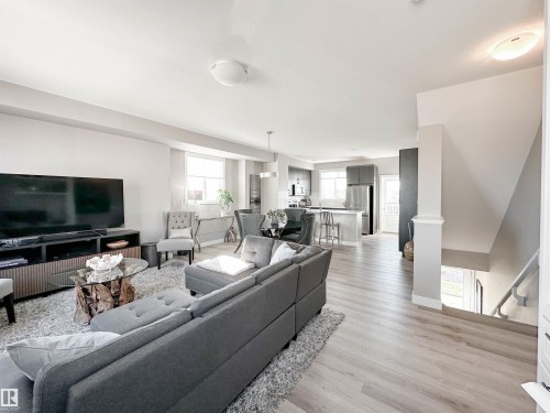 13 13139 205 Street, Edmonton, AB - Indoor Photo Showing Living Room