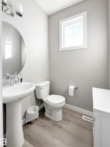 13 13139 205 Street, Edmonton, AB - Indoor Photo Showing Bathroom