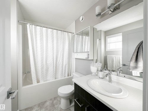 13 13139 205 Street, Edmonton, AB - Indoor Photo Showing Bathroom