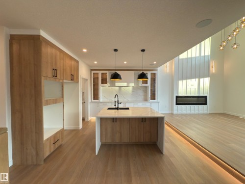 174 Caledon Crescent, Spruce Grove, AB - Indoor Photo Showing Kitchen