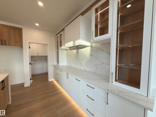174 Caledon Crescent, Spruce Grove, AB - Indoor Photo Showing Kitchen
