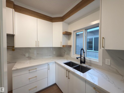 174 Caledon Crescent, Spruce Grove, AB - Indoor Photo Showing Kitchen With Double Sink
