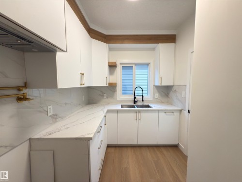 174 Caledon Crescent, Spruce Grove, AB - Indoor Photo Showing Kitchen With Double Sink