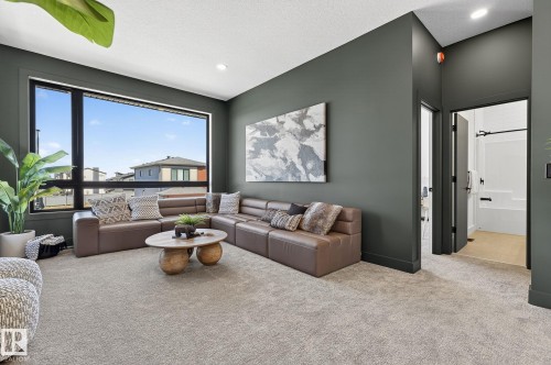 6703 Knox Crest, Edmonton, AB - Indoor Photo Showing Living Room