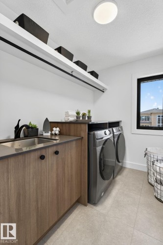 6703 Knox Crest, Edmonton, AB - Indoor Photo Showing Laundry Room