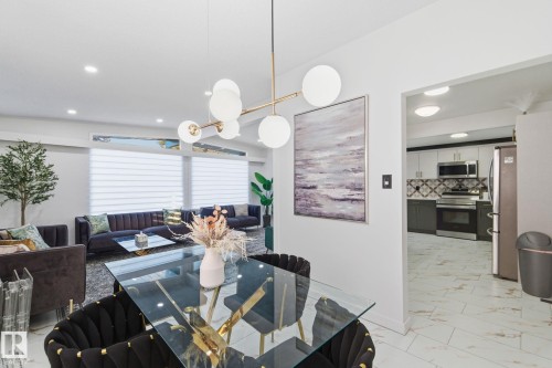 8043 135 Avenue, Edmonton, AB - Indoor Photo Showing Dining Room